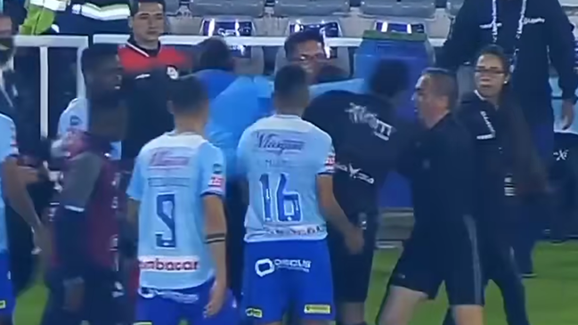 Agredieron a un árbitro tras dar un penal con VAR, se paró el fútbol en Ecuador