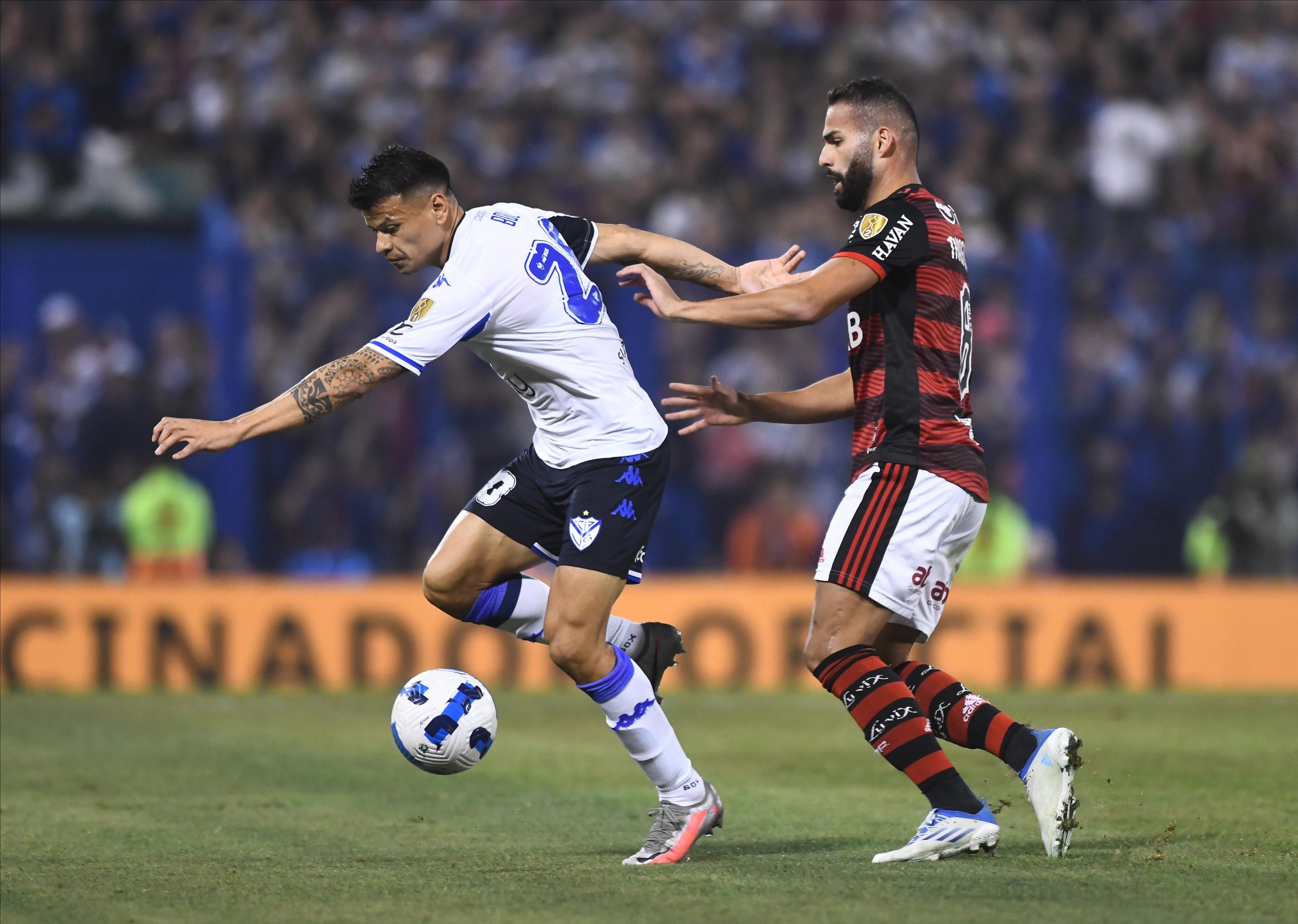 Flamengo vapuleó a Vélez en el Amalfitani