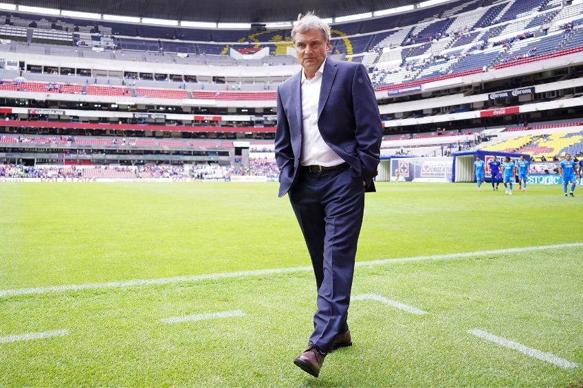 Diego Aguirre no corre como entrenador en Peñarol