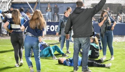 Gimnasia – Boca suspendido por falta de garantías, gases lacrimógenos afectaron a los jugadores e hinchas