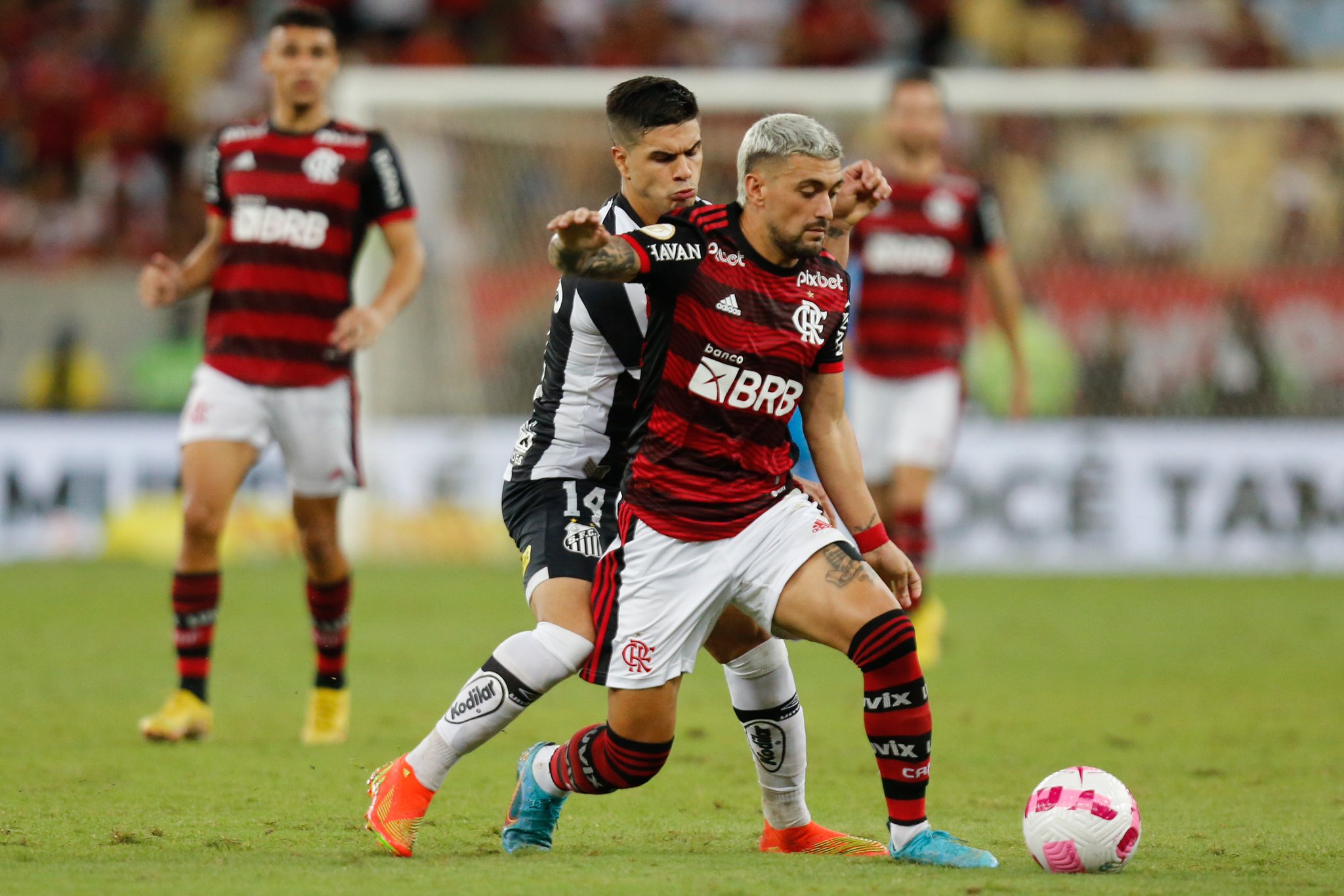 Miles de hinchas despiden a Flamengo, Giorgian de Arrascaeta anotó un golazo frente al Santos