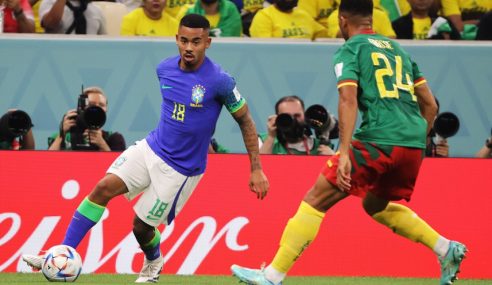 Brasil cayó derrotado 1-0 con Camerún pero avanzó primero en el grupo