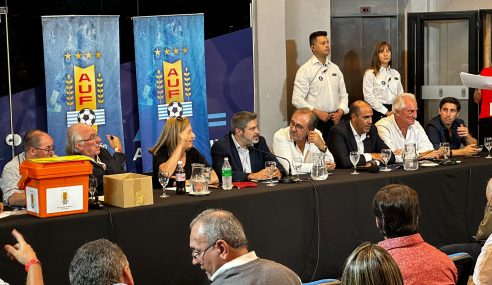 Un voto en blanco de los 51 votantes, Ignacio Alonso fue reelecto en segunda vuelta