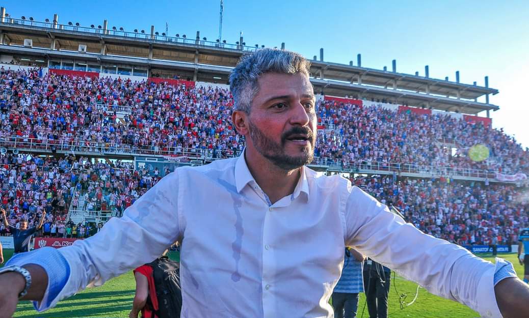 Gustavo Munúa dejó de ser el entrenador de Unión