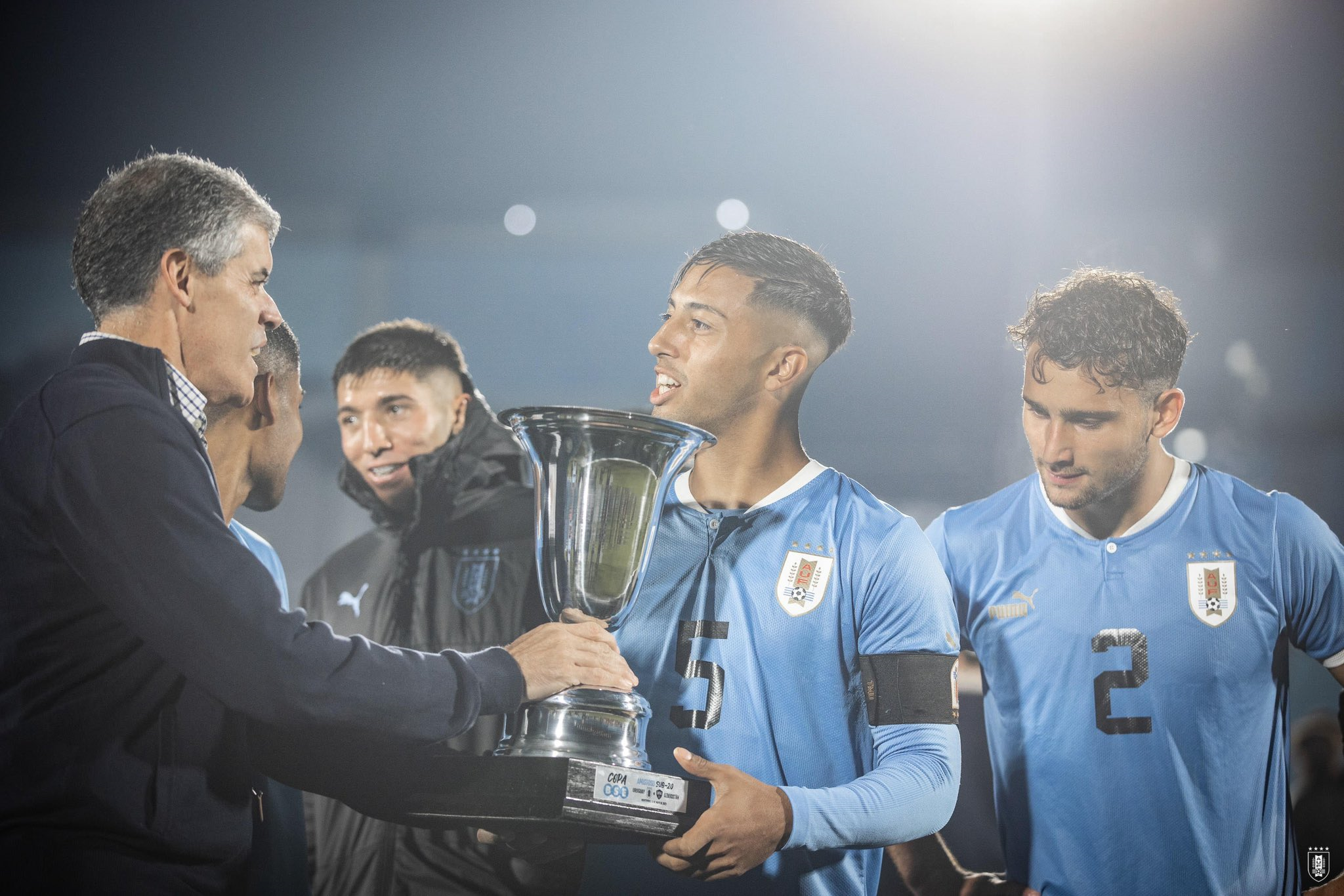 Uruguay 2  0 Uzbekistán. La Sub 20 se despidió del público y va rumbo al mundial