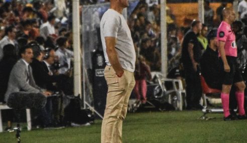 Eduardo Espinel dejó de ser el entrenador de Cerro Largo; asume Ignacio Ordóñez