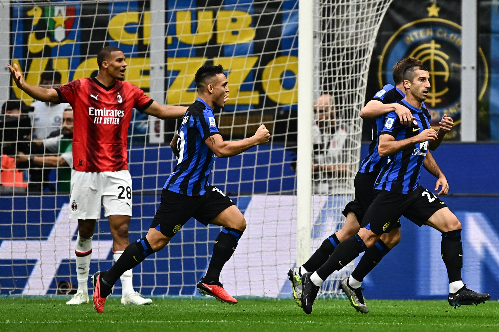 Inter golea a Milán y es líder e la serie A