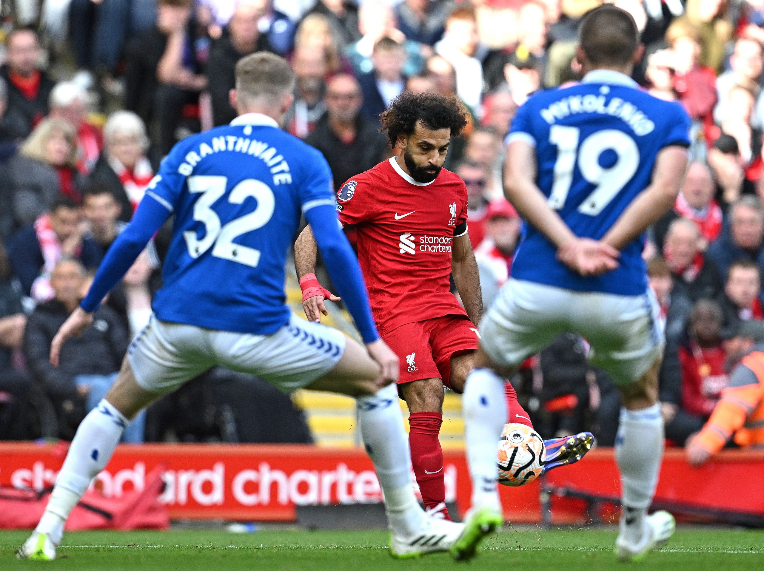 Liverpool 2-0 Everton, asistencia de Darwin para el segundo de Salah