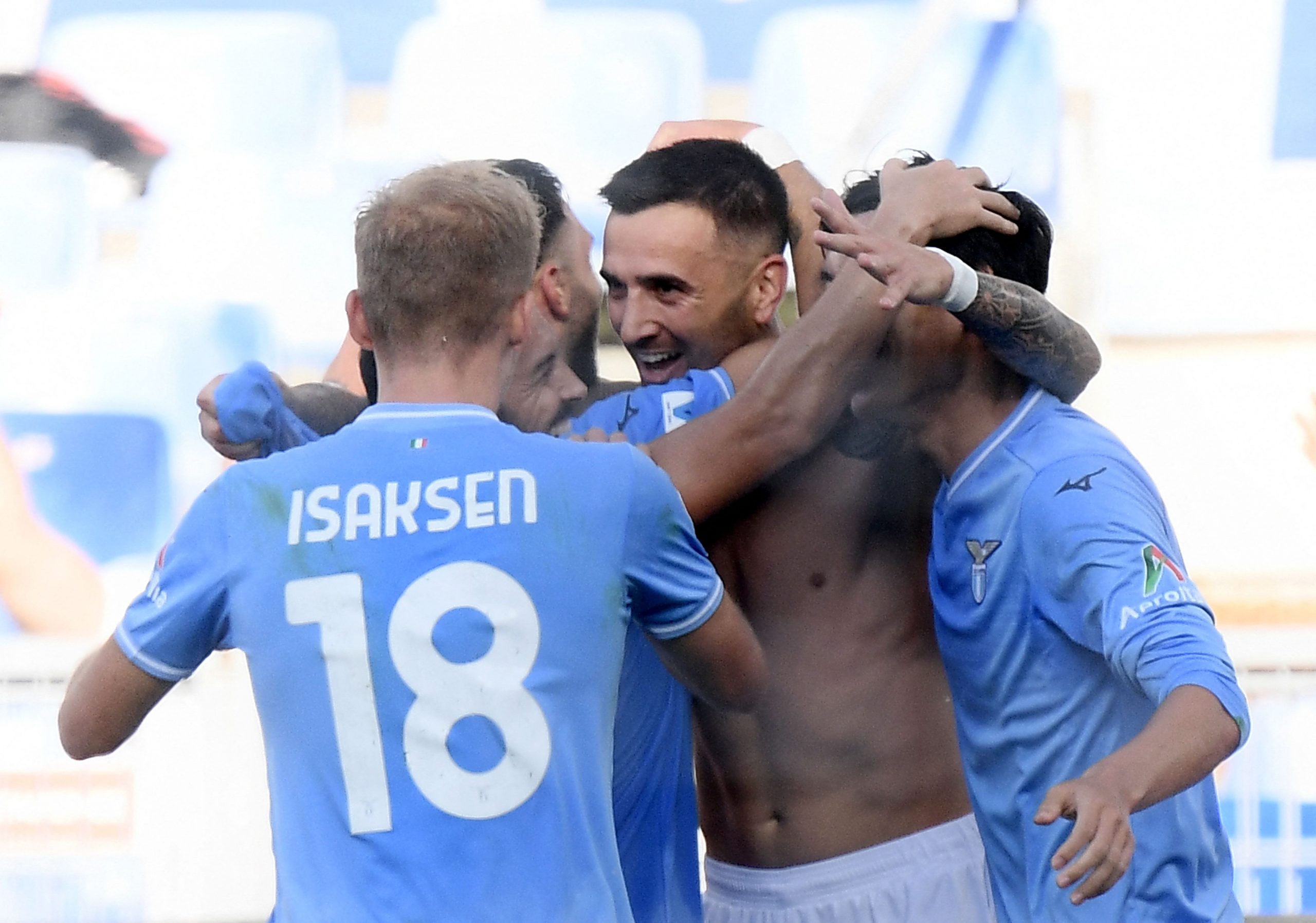Matías Vecino le da el triunfo al Lazio en la hora, Nández anotó para Cagliari