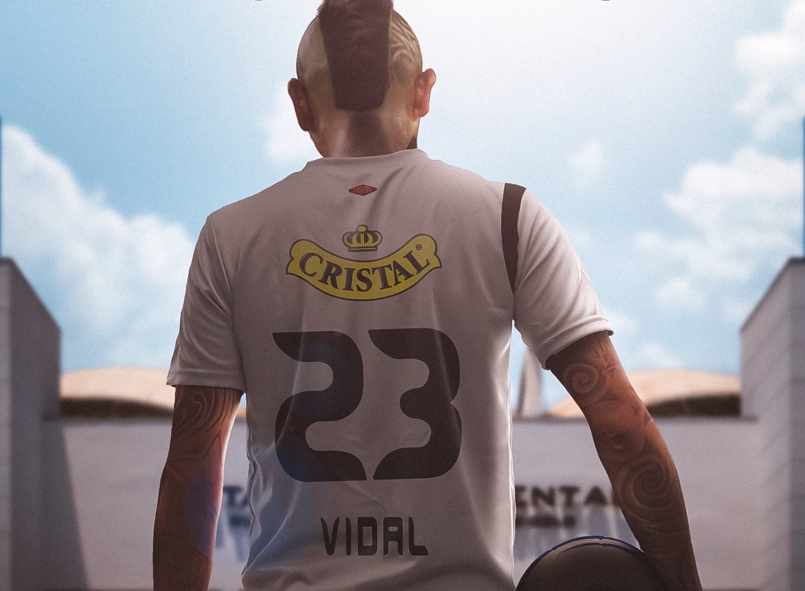 Arturo Vidal ya fue presentado en Colo Colo