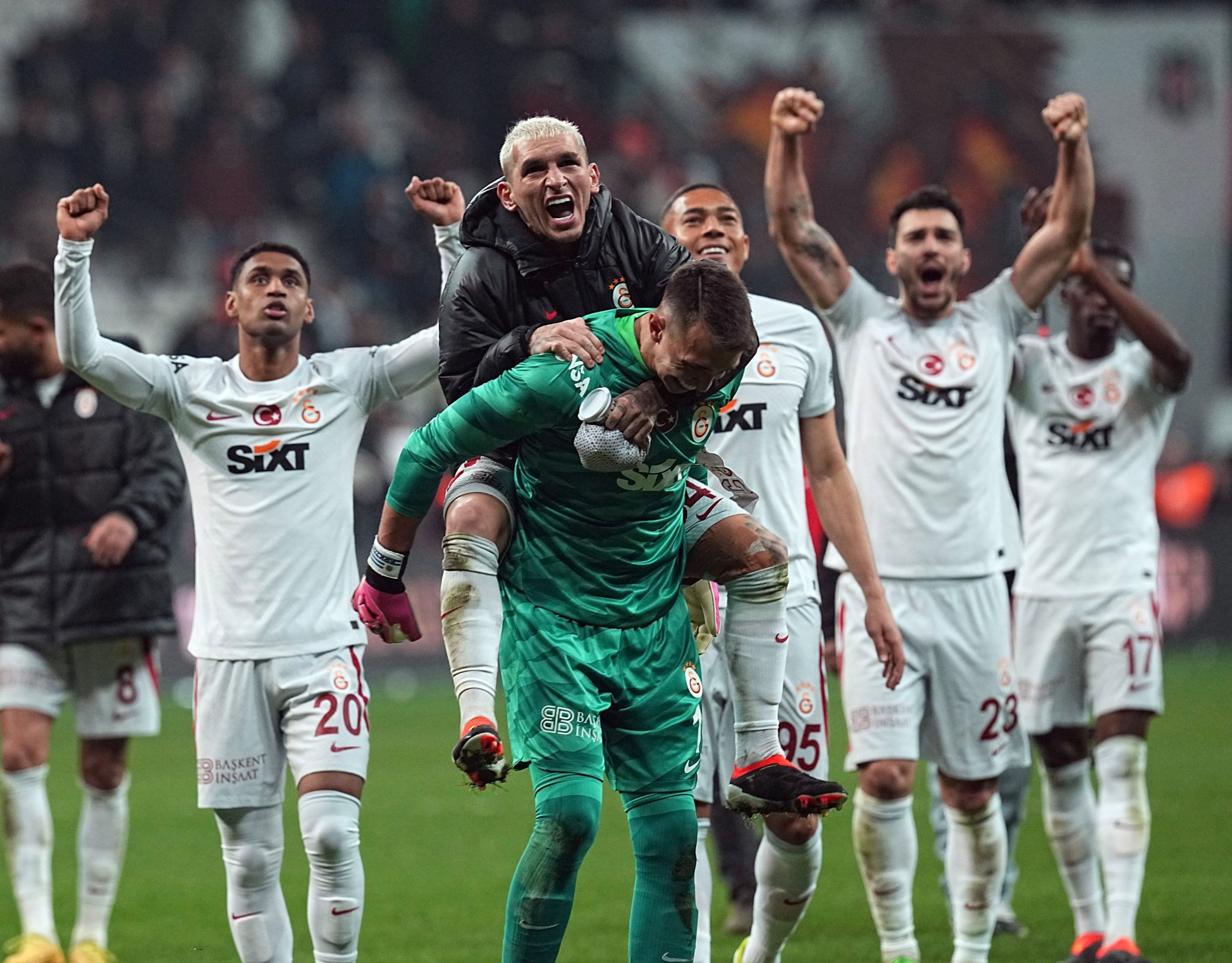 Fernando Muslera y Lucas Torreira extendieron sus vínculos con el Galatasaray