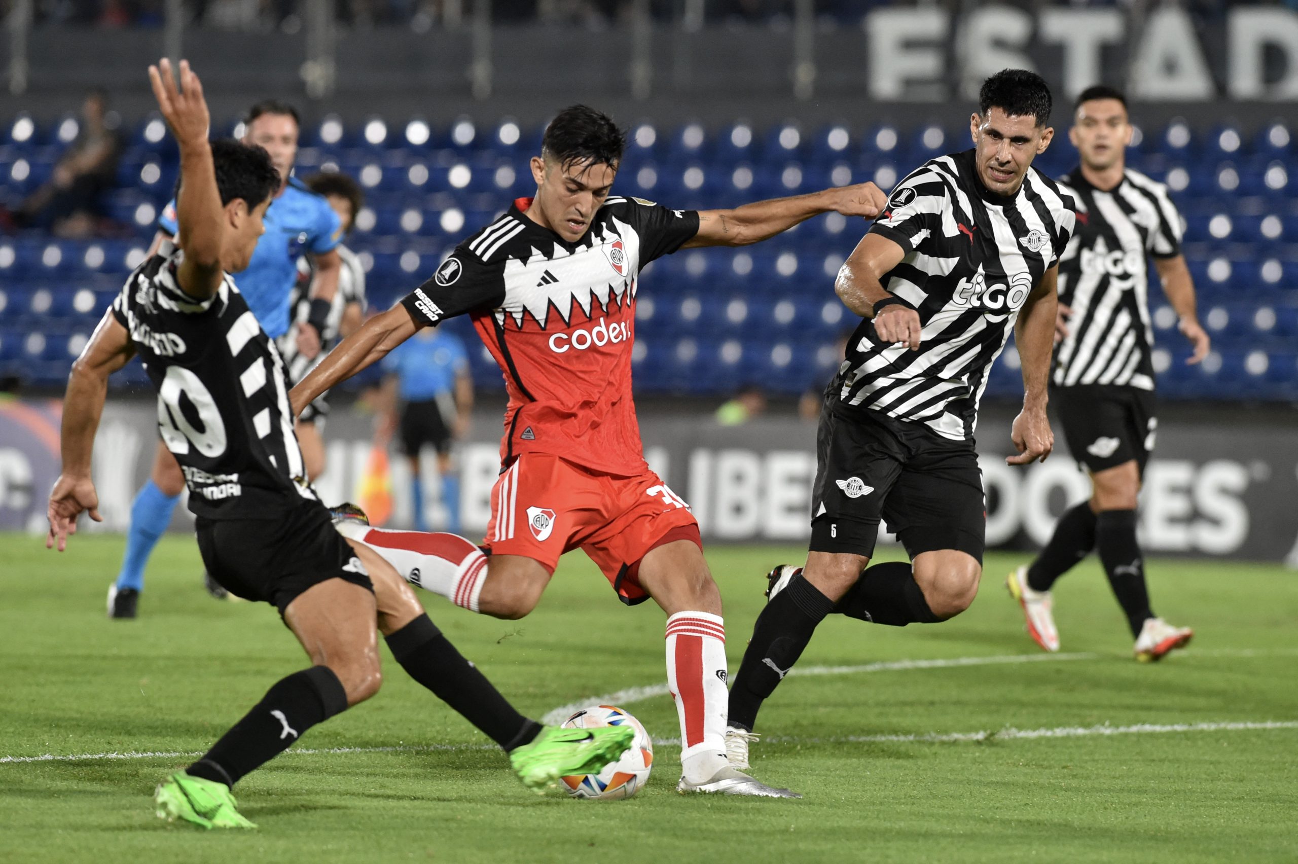 Grupo H: Nacional venció con dificultades ante Dep. Táchira, River ganó por 2-1 a Libertad en Paraguay