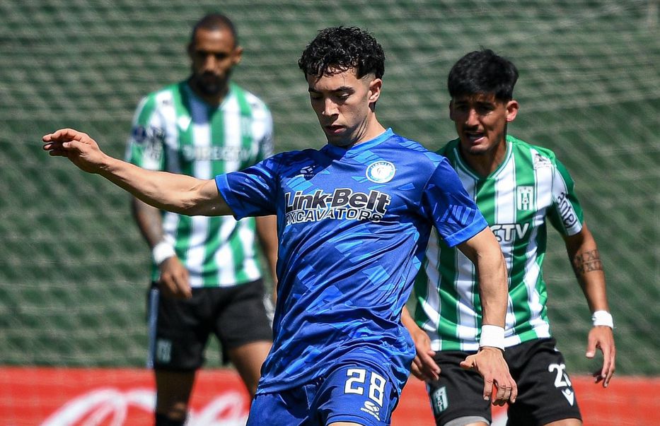 Racing y Cerro Largo en un partido aburrido igualaron sin goles en el Roberto