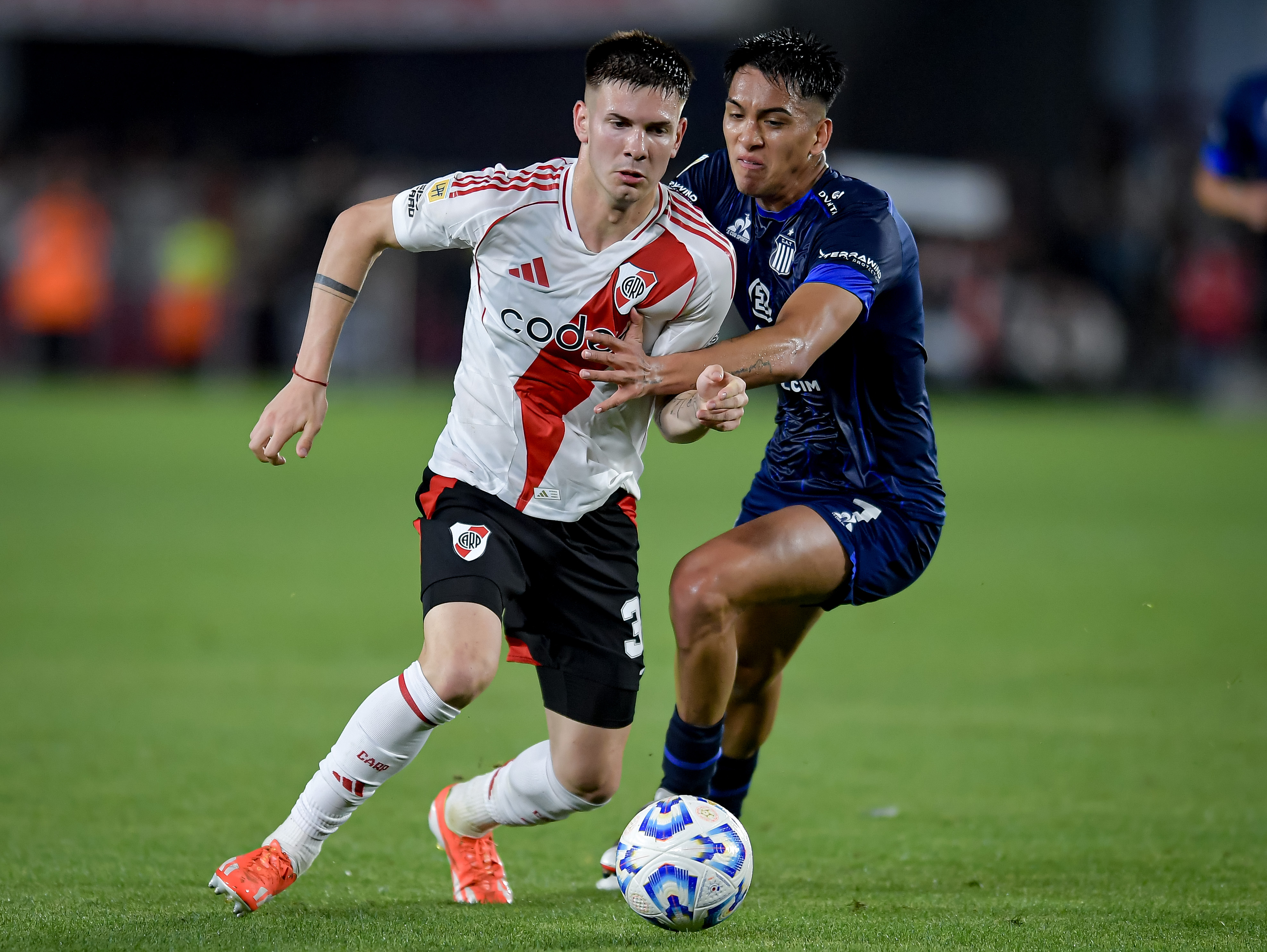 River empató con Platense en Vicente López y quedó lejos en la lucha por el campeonato